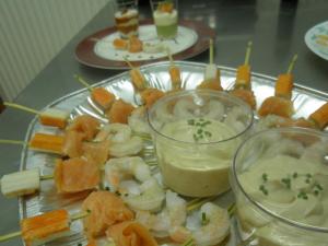 Brochettes de poissons sauce coktail